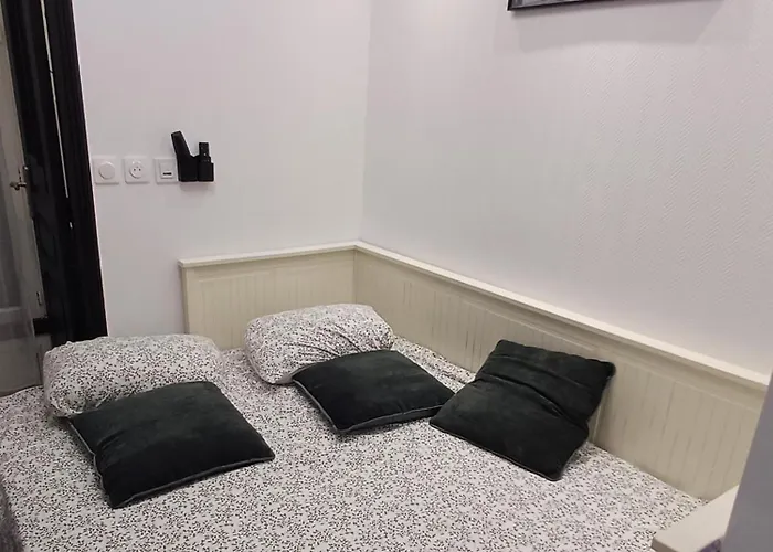 Bright Small Paris Ouen Appartement